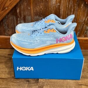 Women's Hoka Clifton 9 Size 8.5 WIDE